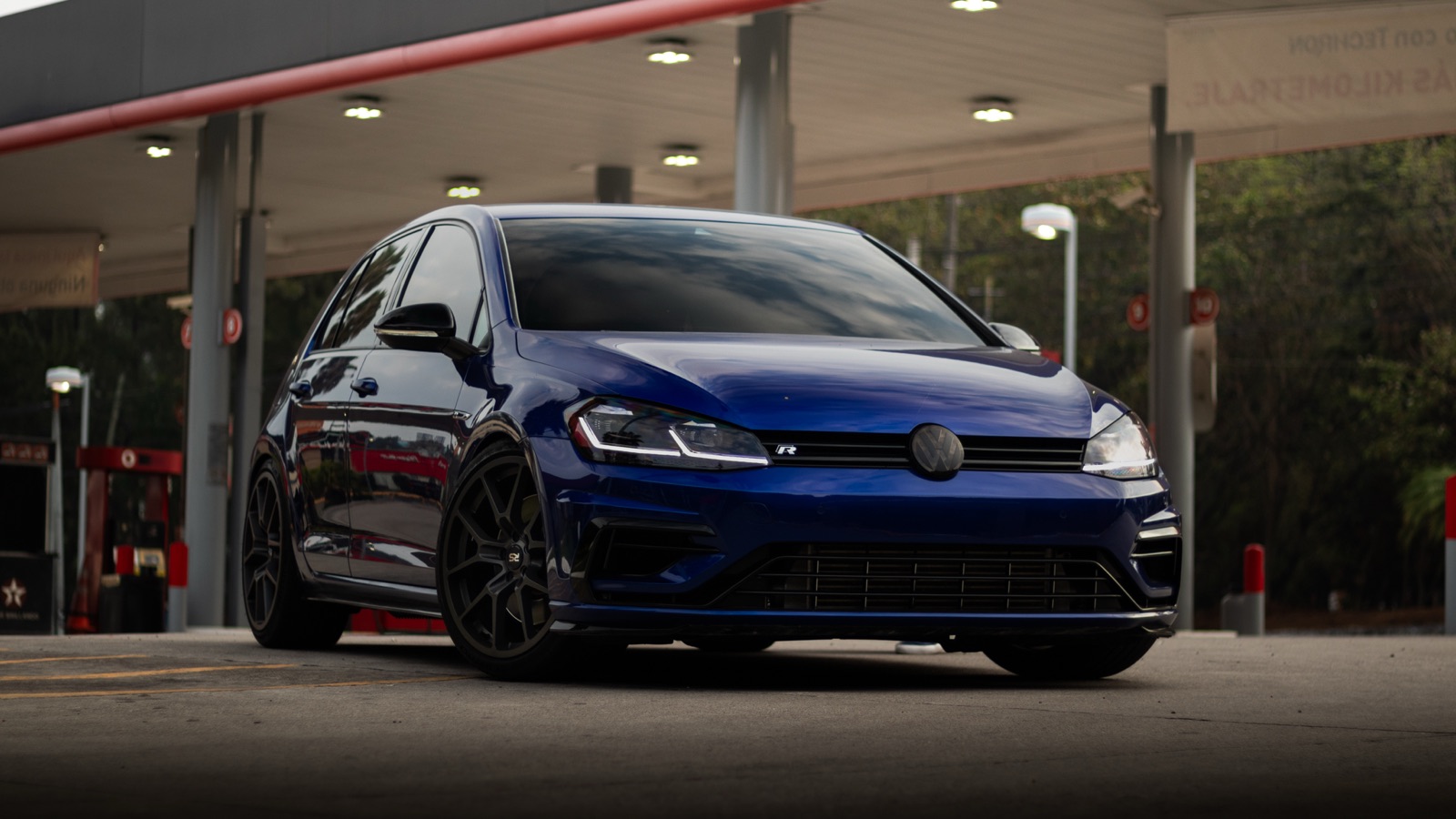 Fotografía automotriz — Golf R azul